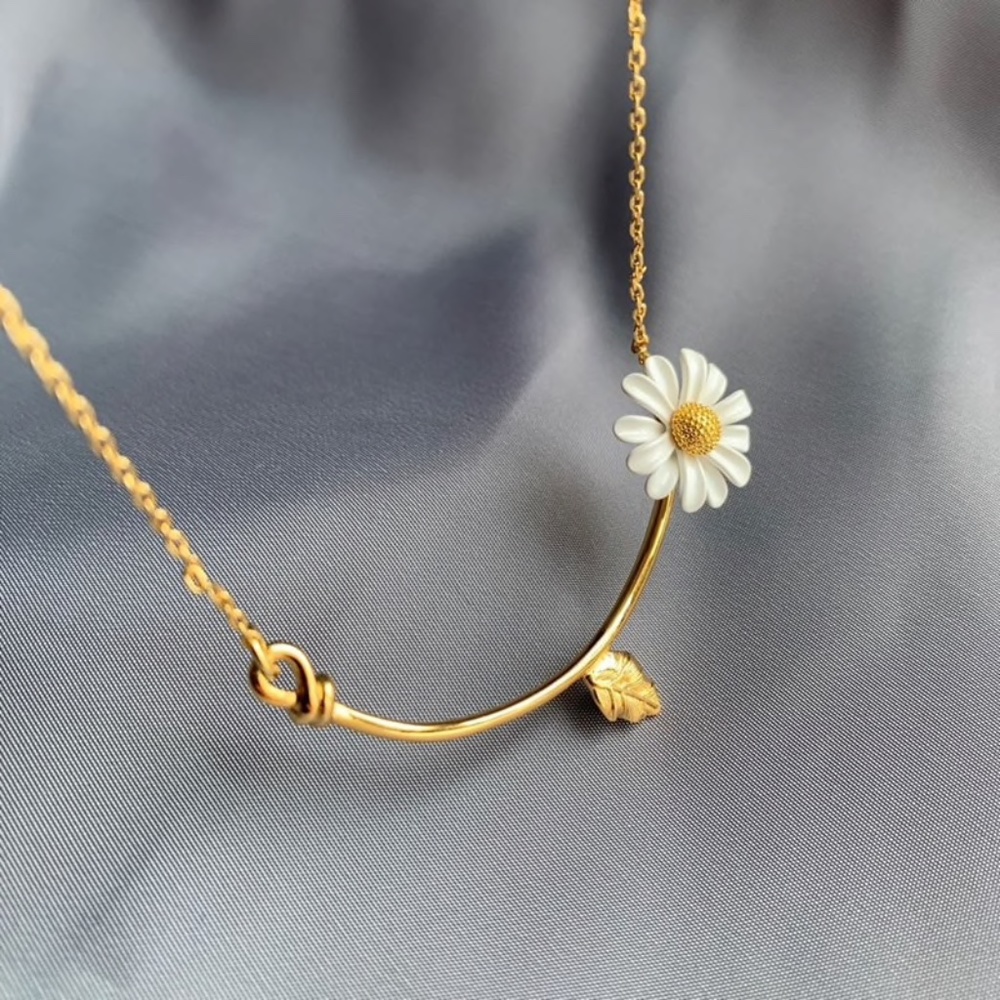 Korean style small Daisy Flower Necklace - Picture 3 of 6